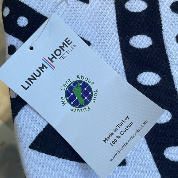 🔴SOLD-Linum Home Textiles Table Cloth - Picture 4 of 8